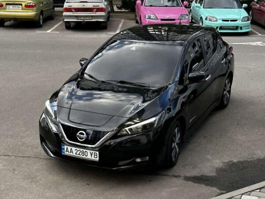 Nissan Leaf 2018г. в рассрочку