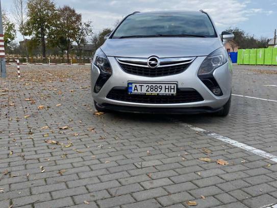 Opel Zafira tourer 2016г. в рассрочку