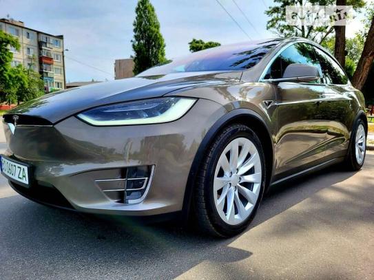 Tesla Model x 2016г. в рассрочку