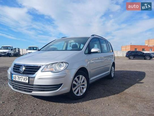 Volkswagen Touran 2007р. у розстрочку