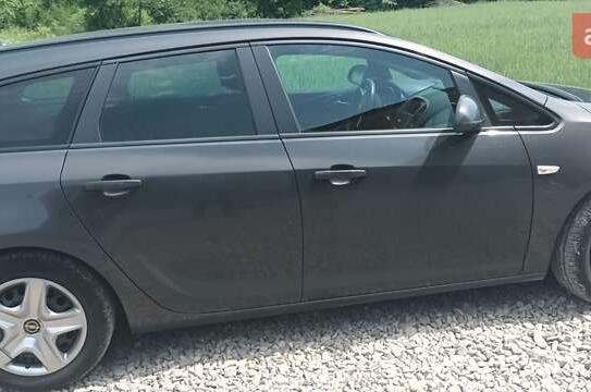 Opel Astra                           2014г. в рассрочку