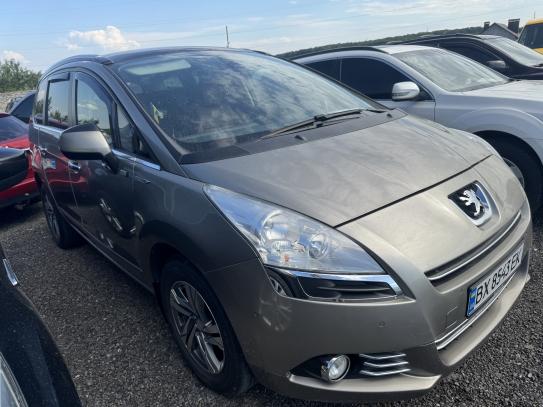 Peugeot 5008                            2013г. в рассрочку