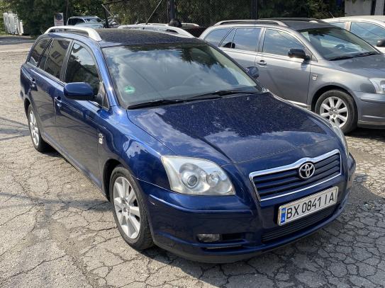 Toyota Avensis 2004р. у розстрочку