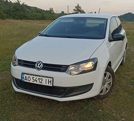 Volkswagen Polo                            2013г. в рассрочку