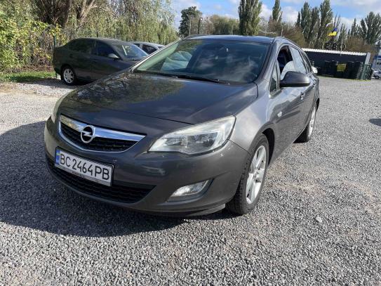 Opel Astra sports tourer 2011г. в рассрочку