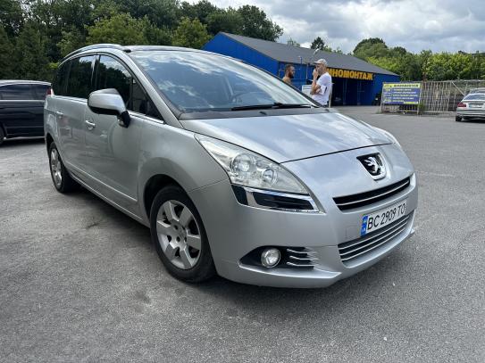 Peugeot 5008                            2011г. в рассрочку