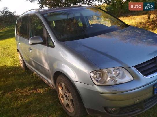 Volkswagen Touran 2006г. в рассрочку