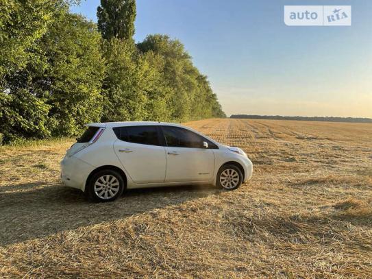 Nissan Leaf 2017г. в рассрочку