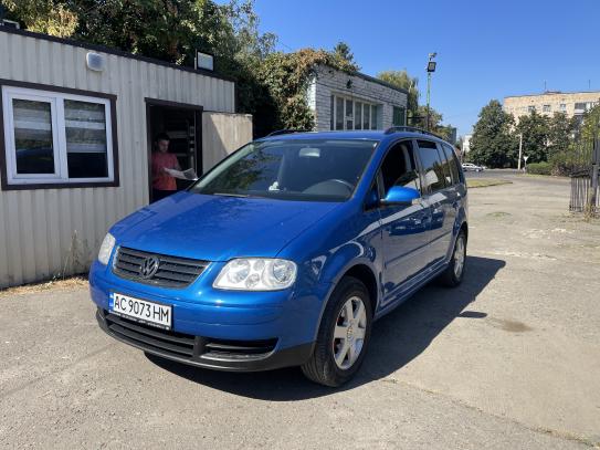 Volkswagen Touran                          2003г. в рассрочку