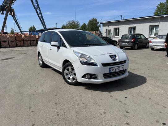 Peugeot 5008
                            2011г. в рассрочку