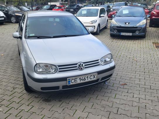 Volkswagen Golf 2003р. у розстрочку