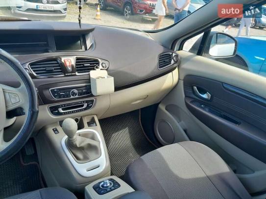 Renault Grand scenic
                    2012г. в рассрочку