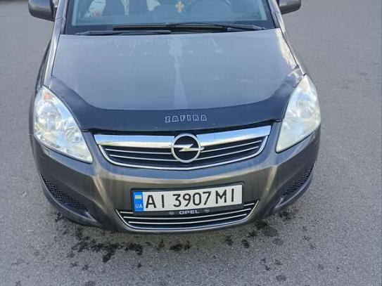 Opel Zafira                          2010г. в рассрочку