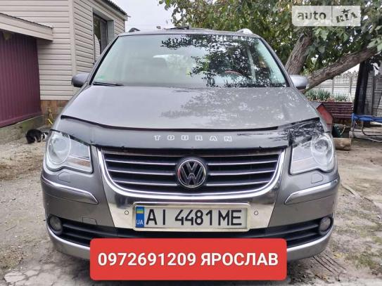 Volkswagen Touran 2008р. у розстрочку