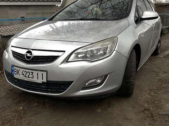 Opel Astra                           2012г. в рассрочку