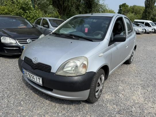 Toyota Yaris                           2003г. в рассрочку