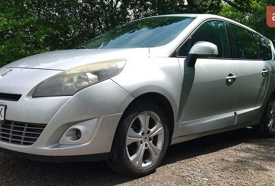 Renault Grand scenic
                    2011г. в рассрочку