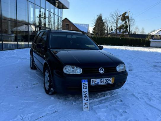 Volkswagen Golf 2004р. у розстрочку