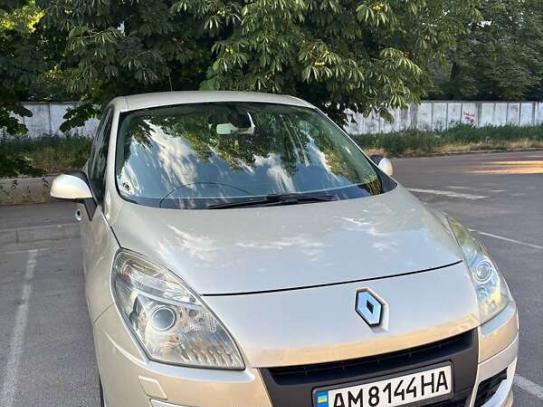 Renault Scenic                          2010г. в рассрочку