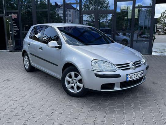 Volkswagen Golf                            2005г. в рассрочку