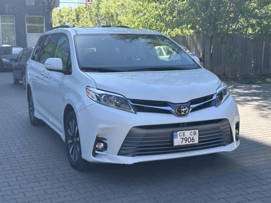 Toyota Sienna
                          2019г. в рассрочку