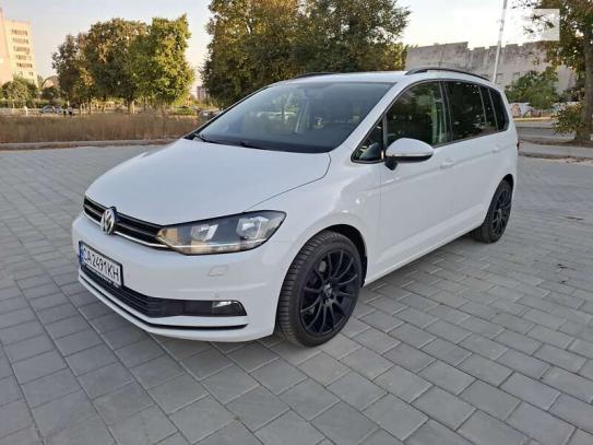 Volkswagen Touran                          2017г. в рассрочку