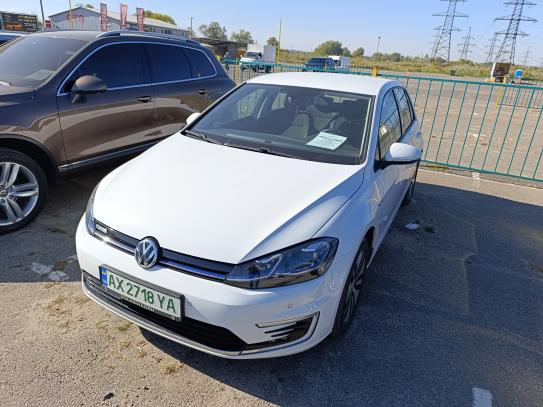 Volkswagen E-golf
                          2019г. в рассрочку