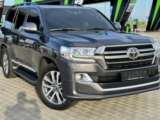 Toyota Land cruiser 200
                2019г. в рассрочку