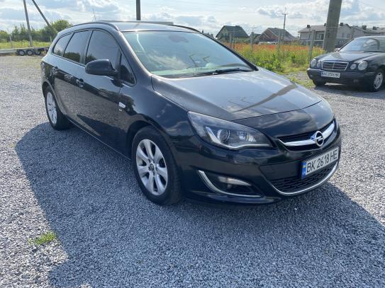 Opel Astra sports tourer             2014г. в рассрочку