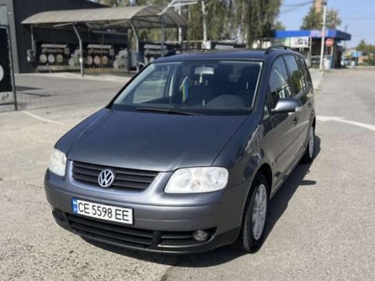 Volkswagen Touran 2004р. у розстрочку