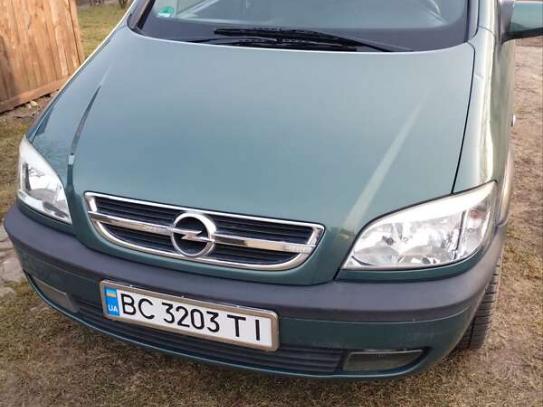 Opel Zafira 2003р. у розстрочку