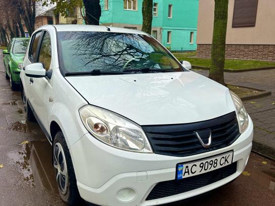 Dacia Sandero 2009г. в рассрочку