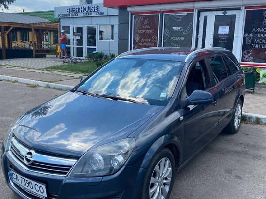 Opel Astra                           2009г. в рассрочку