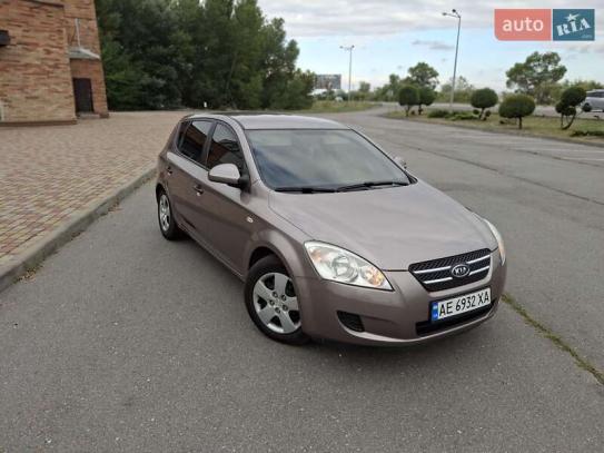 Kia Ceed
                            2007г. в рассрочку