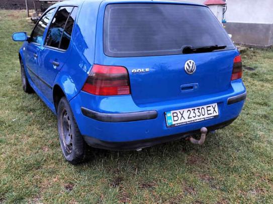 Volkswagen Golf 2001г. в рассрочку