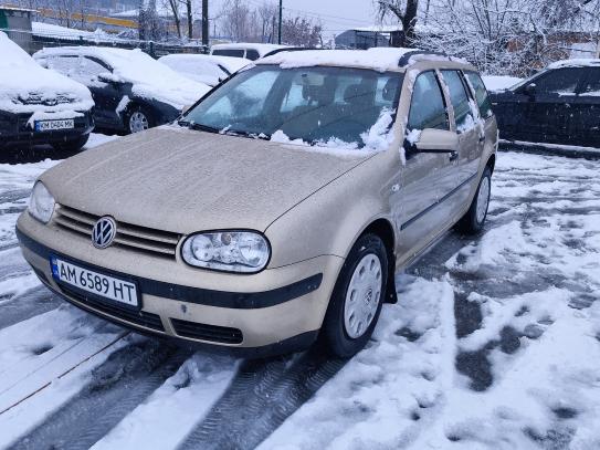 Volkswagen Golf 2003р. у розстрочку