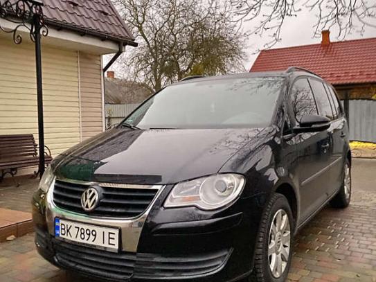 Volkswagen Touran                          2010г. в рассрочку