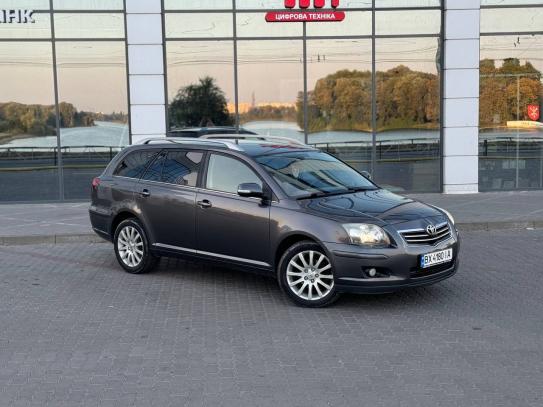 Toyota Avensis 2006г. в рассрочку