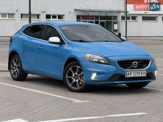 Volvo V40 2014г. в рассрочку
