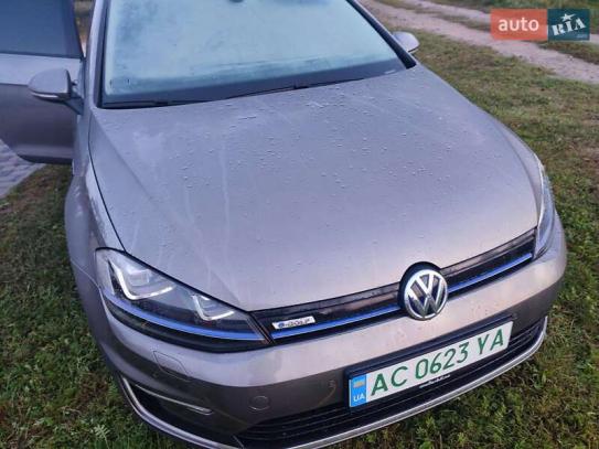 Volkswagen E-golf                          2016г. в рассрочку