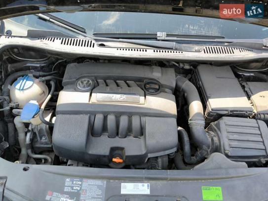 Volkswagen Touran
                          2006г. в рассрочку
