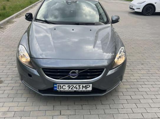 Volvo V40                             2015г. в рассрочку