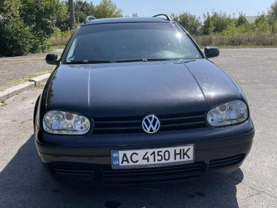 Volkswagen Golf 2004р. у розстрочку