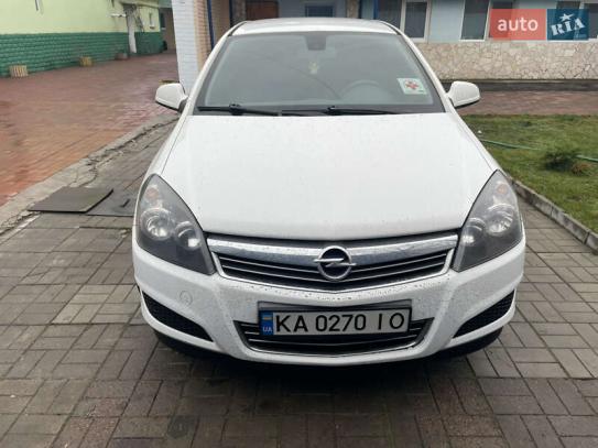 Opel Astra                           2010г. в рассрочку