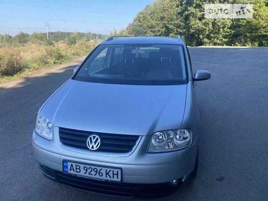 Volkswagen Touran 2005р. у розстрочку