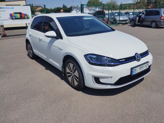 Volkswagen E-golf
                          2017г. в рассрочку