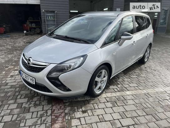 Opel Zafira 2015г. в рассрочку