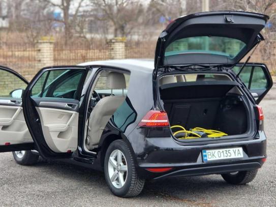 Volkswagen E-golf
                          2015г. в рассрочку