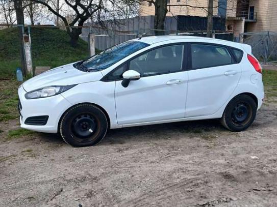 Ford Fiesta                          2016г. в рассрочку