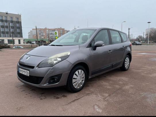 Renault Grand scenic                    2009г. в рассрочку